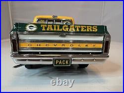 Danbury Mint Green Bay Packers NFL 1972 Chevy Truck 763-001 Tailgaters With Box