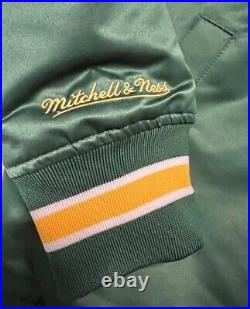 Green Bay Packers Mitchell & Ness Throwback Jacket Size 2XL